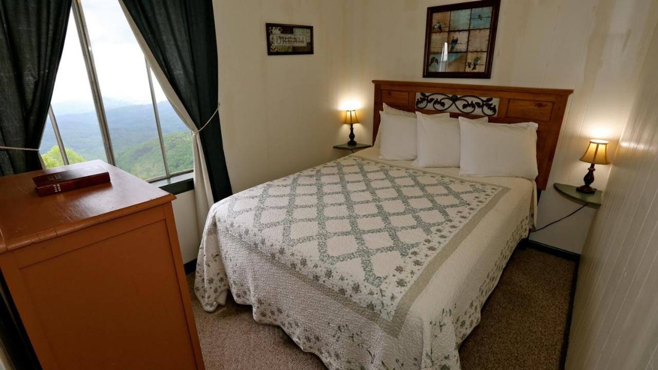 Alpine Inn Little Switzerland Buitenkant foto
